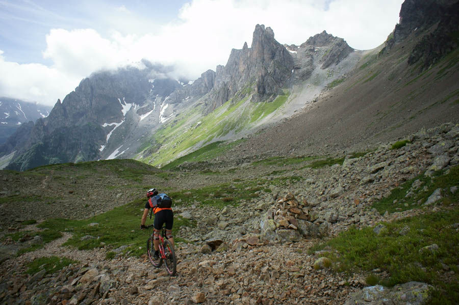 Sous le Col de la Cicle : belle traversée, les pierriers sont bien tassés, ca roule