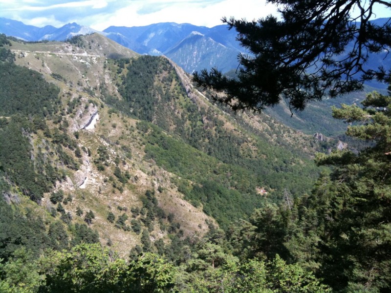 #11 Plongée sur Lantosque : Plongée sur Lantosque, paysage magnifique mais il faut garder un oeil sur les pifpafs Plongée sur Lantosque : Plongée sur Lantosque, paysage magnifique mais il faut garder un oeil sur les pifpafs