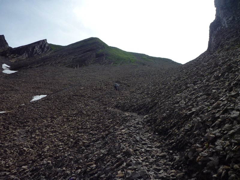 Pierrier de Paccaly : pas temps pire semble-t'il pour la descente avec cette belle trace et ces pierres régulière. (ça correspond à la zone pointillé du sentier sur la carte IGN)