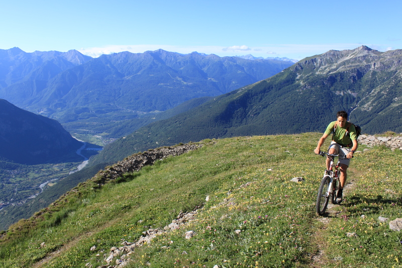 La vallée italienne : qui restera présente tout le long de la course (mis à part l'éloignement induit par le D+)