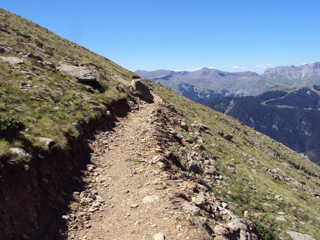 #10 les balcons : a nouveau un beau chemin vers le vallon du bourguet les balcons : a nouveau un beau chemin vers le vallon du bourguet