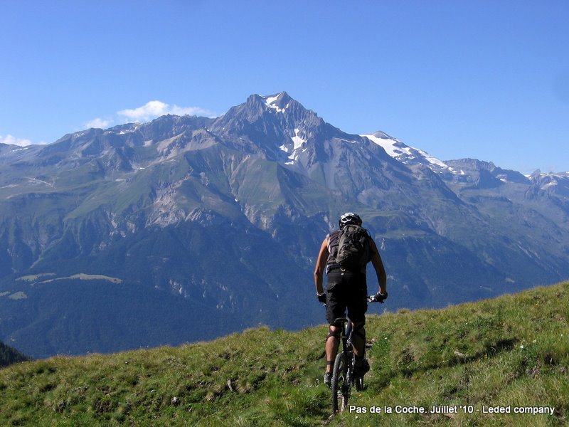 Dent Parrachée : Si du Pas de la Coche on entrevoit la Barre des Écrins, la Dent Parrachée reste le point de mire final de cette belle ballade en montagne