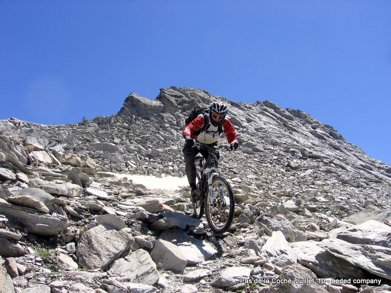 Sous le col de Bramanette : Squal, toute en délicatesse dans ce dédale de blocs éparses