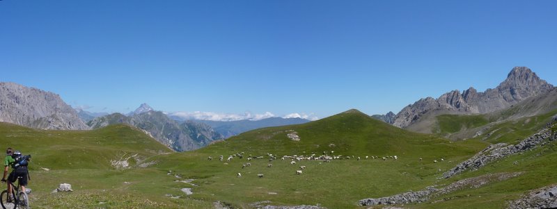 Magique : Geux sur fond de Rocca La Meija et de Monviso