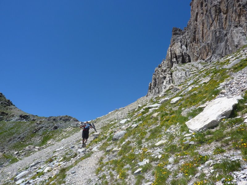 Montée bonus au Col Oserot : On est curieux : qu'y a t-il derrière ?