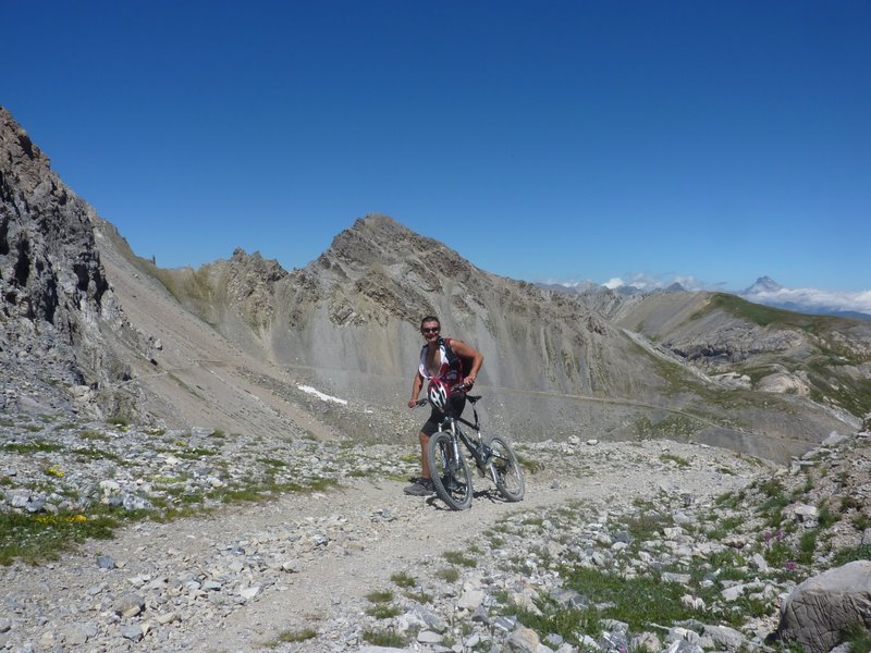 #14 J J'arrive au Passo : Au fond le MonViso et le cirque que l'on vient de parcourrir