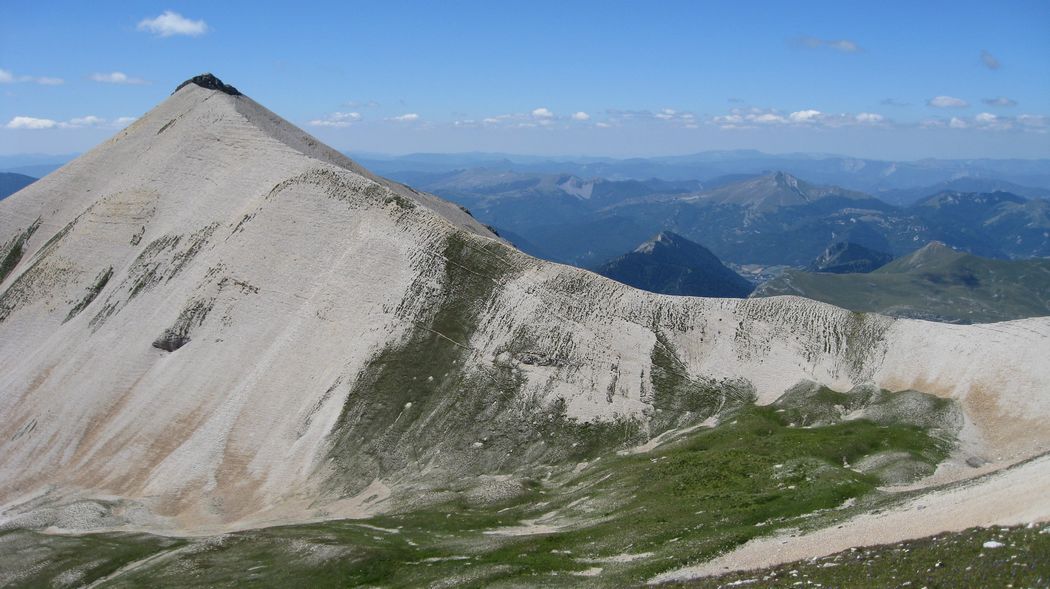 La descente de Vallon Pierra : vue depuis la montée au Gd Ferrand