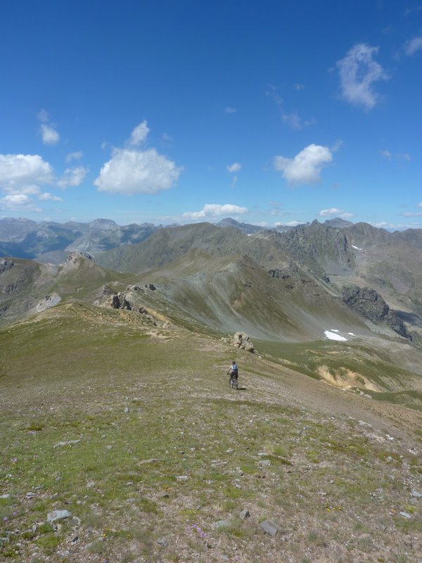 #13 Freeride : Prendre garde à ne pas franchir la ligne de crête, sous peine d Freeride : Prendre garde à ne pas franchir la ligne de crête, sous peine d'entrer dans le parc ;-)