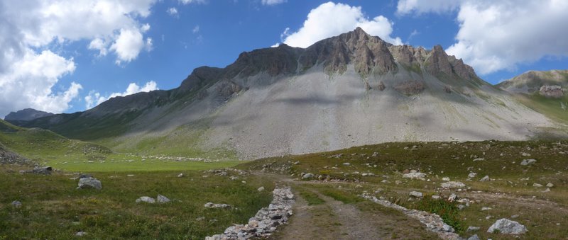 Jonction avec la piste : Le cadre est vraiment majestueux