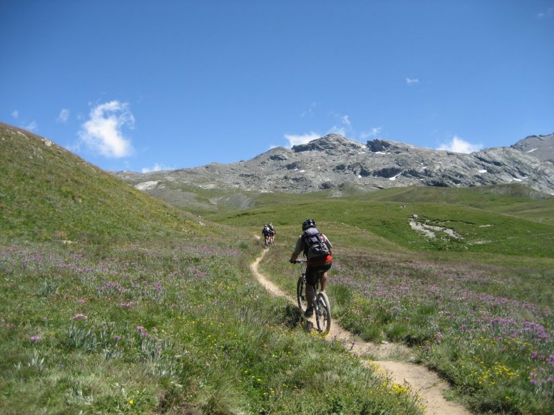 #13 Montée vers le col st Veran : Ca roule encore ! Montée vers le col st Veran : Ca roule encore !