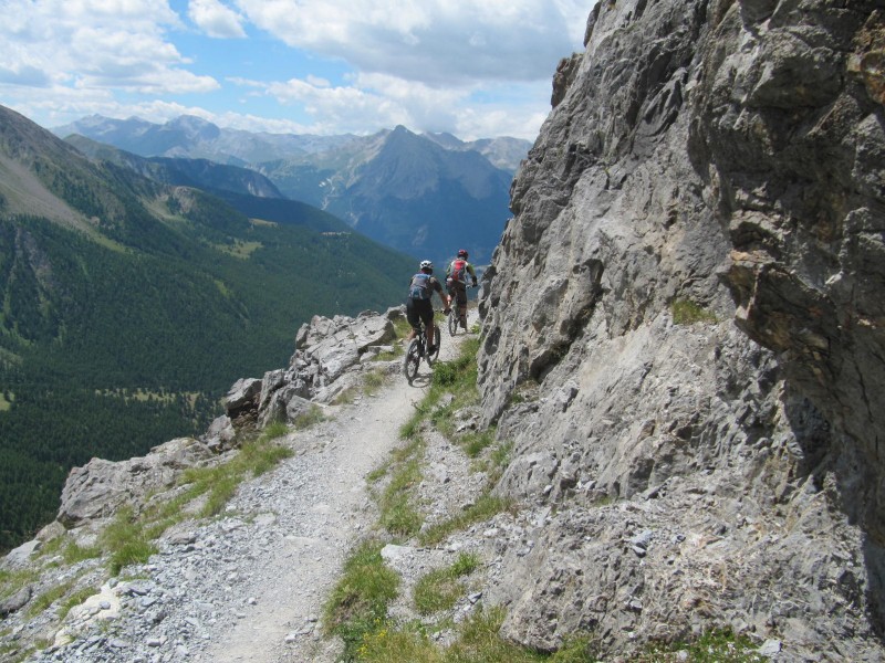 descente sur Fouillouse : joli sentier en balcon