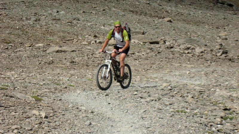 col de la Gypière : Marcus en termine après avoir cassé sa chaîne