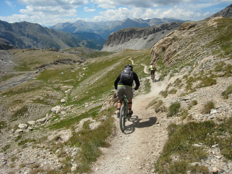 DH de Chambeyron : une des rares photos des deux loustics à la descente ; ils roulent trop fort pour moi !