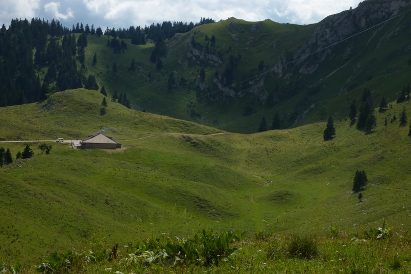 #6 A nouveau la crête sud : et le chalet de la Dôle A nouveau la crête sud : et le chalet de la Dôle