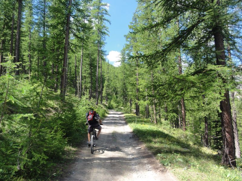 Loooongue montée sur piste : dans une section encore sans voiture