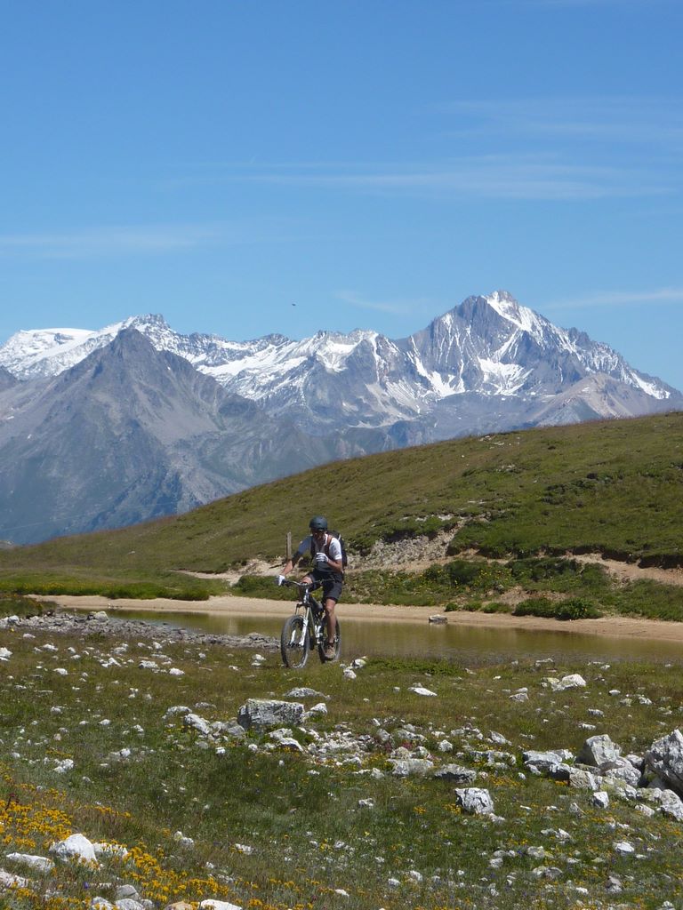 #9 Col de la vallée étroite : Shama Col de la vallée étroite : Shama