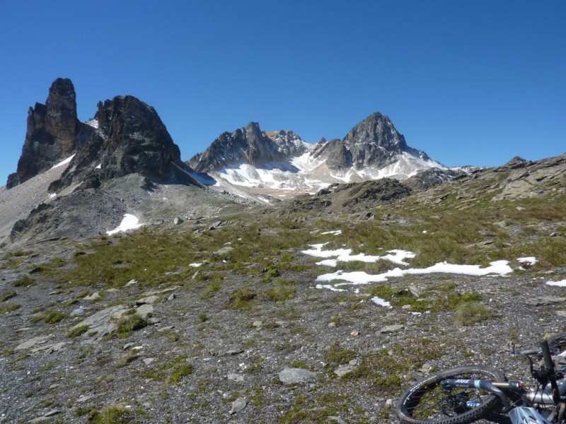 Thabor : Au col des Batallières, le sommet se dévoile