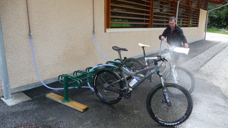 #5 Point de lavage à Beaufort : Un grand bravo à la mairie de Beaufort pour cette aire de lavage super équipée ! Point de lavage à Beaufort : Un grand bravo à la mairie de Beaufort pour cette aire de lavage super équipée !