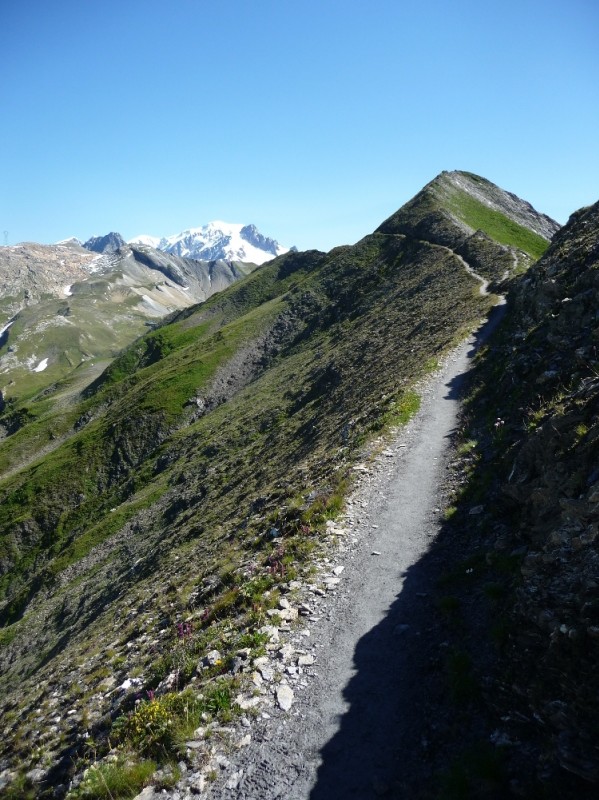 #3 Tête N des Fours : Vue sur la suite, col des Fours et Tête N au fond à G. Tête N des Fours : Vue sur la suite, col des Fours et Tête N au fond à G.
