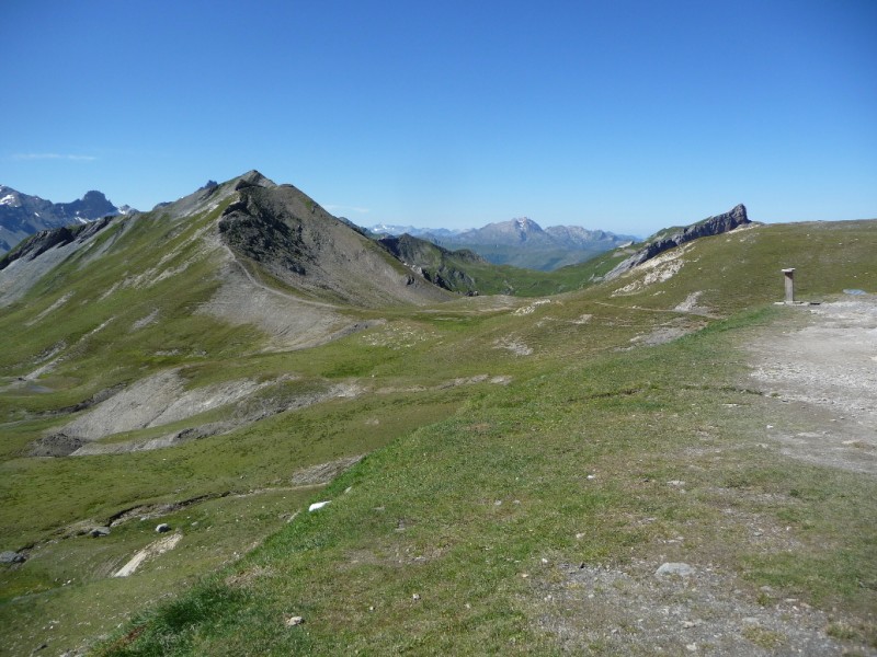 #4 Tête N des Fours : La crête des Gittes vue du refuge. Tête N des Fours : La crête des Gittes vue du refuge.