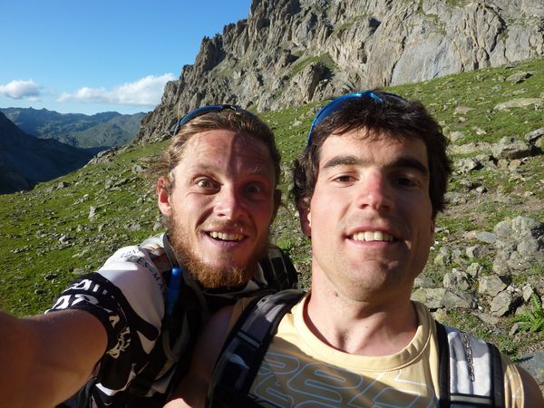 #9 les bonnes têtes de vainqueurs : On n les bonnes têtes de vainqueurs : On n'est pas bien là, au soleil déclinant ?