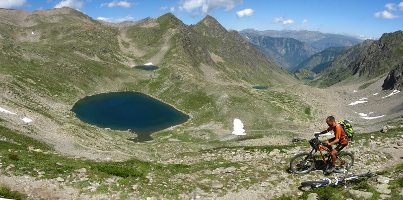 colle longue : La montée à Colle Longue en arrière plan