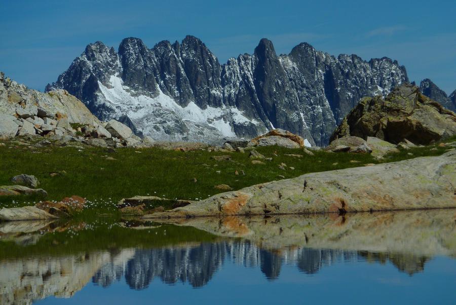 Miroir : Les Aiguilles de l'Argentière se mirent