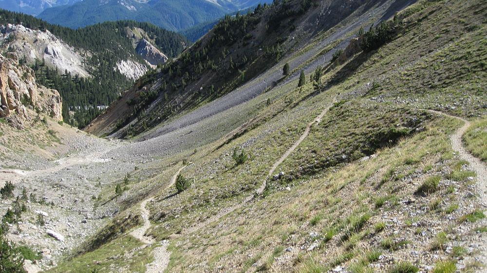 Sentier dans le vallon : de la Casse Déserte