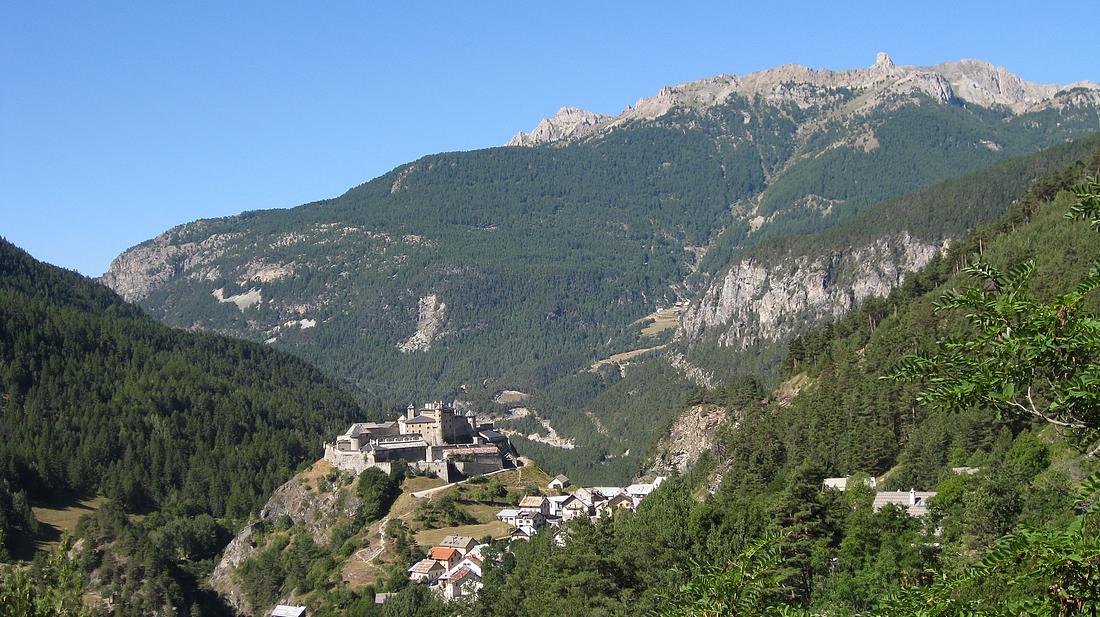 Château Queyras : en montant sur les meyriès