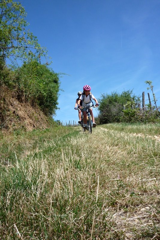 Descente pour Rose : Rose se fait les premières descentes debout sur les pédales. Grosse progression pendant ces 4 jours.