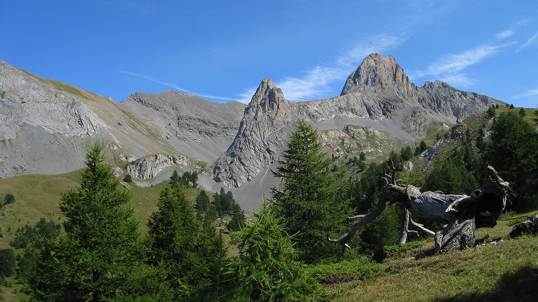 Les 2 mamelles : On devine le vallon derrière