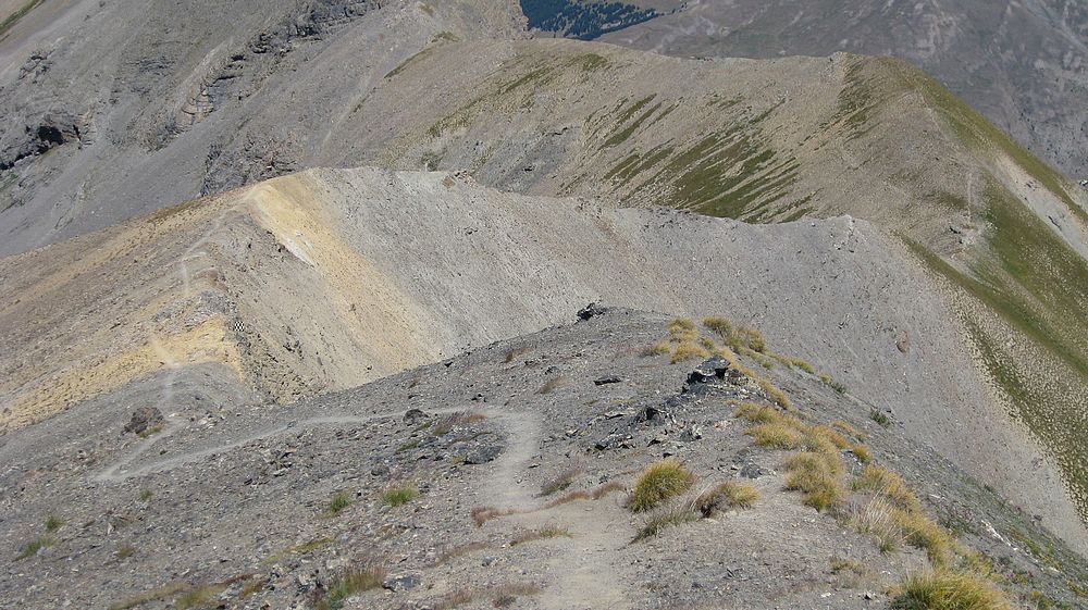 Descente de la crête : sur un sentier bien tracé !