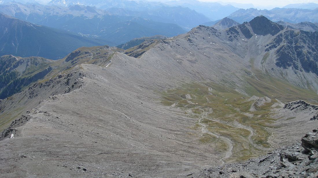 Vue sur la descente : de la Crête depuis le sommet