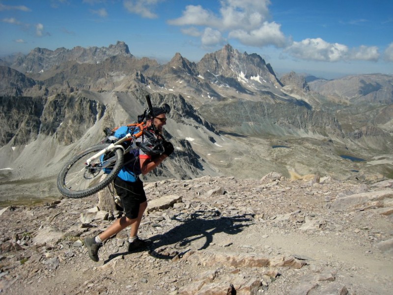 Monte Maniglia : Portage : le thème du raid ; Friz a adoré