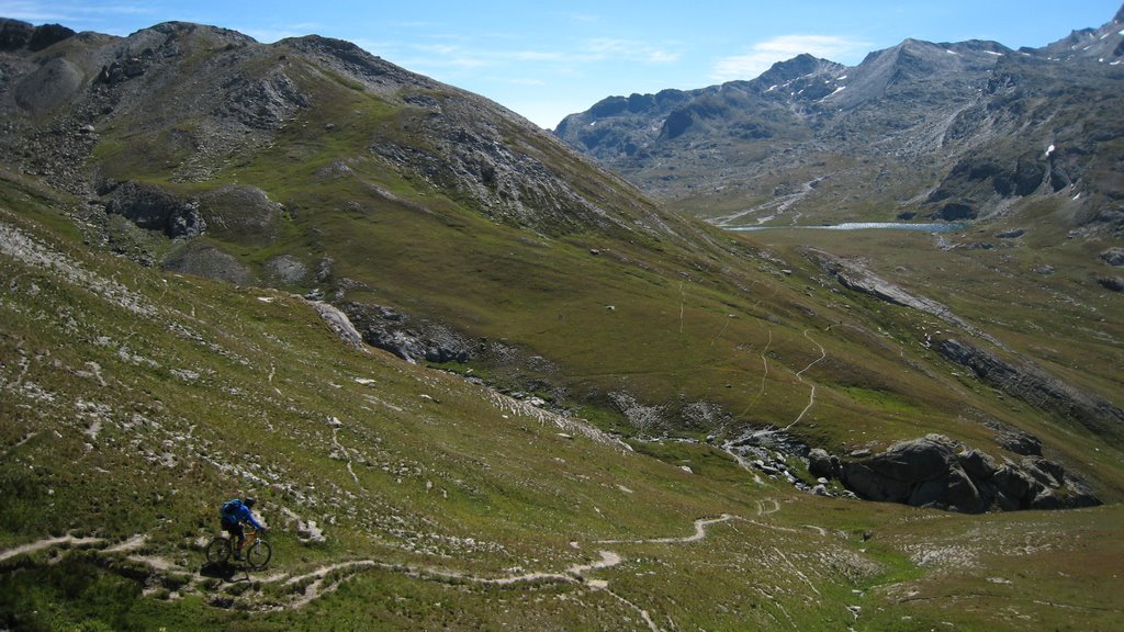 Col Longet : Le sentier bifurque en direction du col Longet