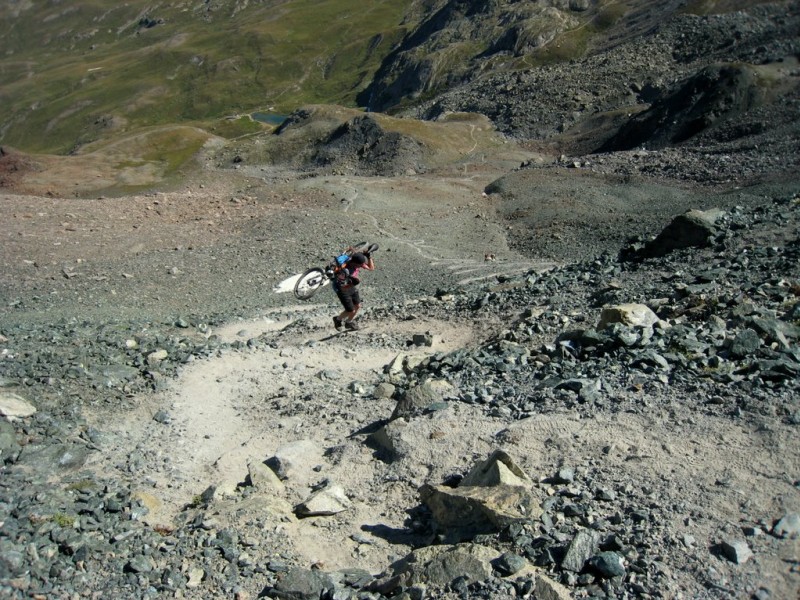 Col de la Noire : Friz sera dans tous les albums photos du groupetto à mule qui l'attende au col