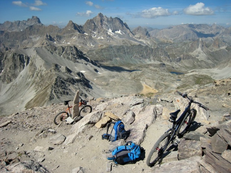 Monte Maniglia : bien joli sommet pour faire du vélo