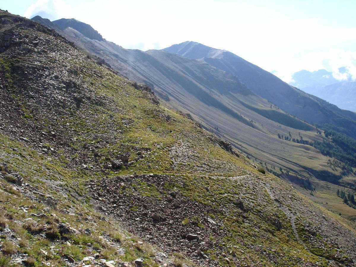 #8 Prochain passage : col de la Pare, devant la Chalanche.
A gauche, les Epervières Prochain passage : col de la Pare, devant la Chalanche.
A gauche, les Epervières