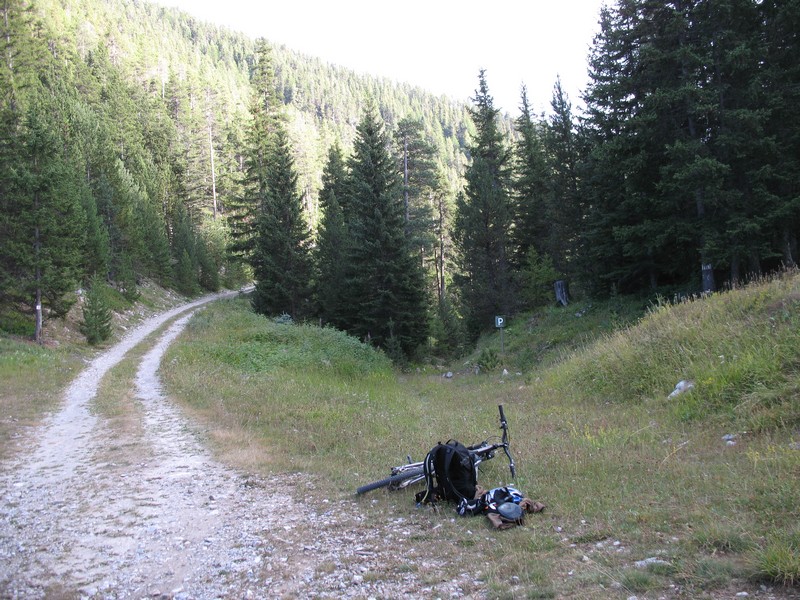 #3 départ de la descente : aire des parapentes, c départ de la descente : aire des parapentes, c'est peut être pas le meilleur départ :( et au bout de 500m continuer tout droit (pas le balisage jaune)