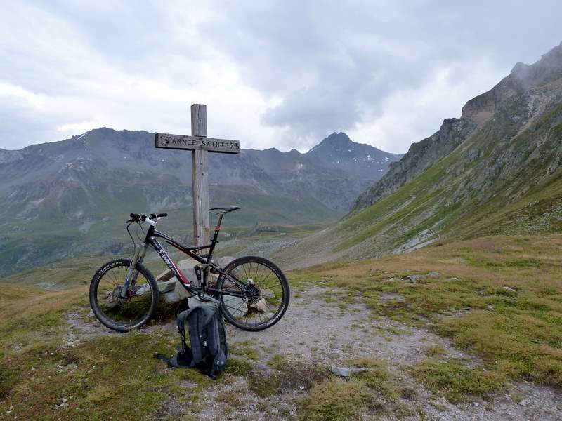 #1 Col de Cou : Col de Cou et vallon de Réchy (pas super roulant malheureusement) Col de Cou : Col de Cou et vallon de Réchy (pas super roulant malheureusement)