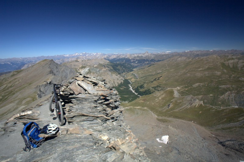 #4 Tête de la Cula : Summit avec une vue plongeante sur St Véran Tête de la Cula : Summit avec une vue plongeante sur St Véran