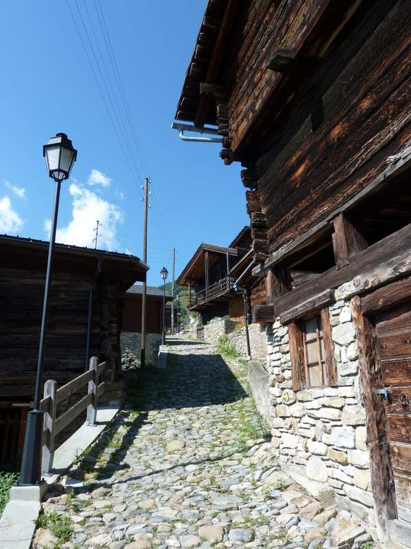 #10 Torrenthorn : Passage dans le village d Torrenthorn : Passage dans le village d'Albinen