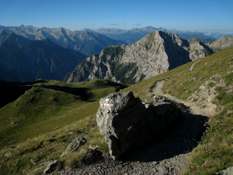 #5 Col de Furfande : Belle descente sur les chalets au lever du jour Col de Furfande : Belle descente sur les chalets au lever du jour