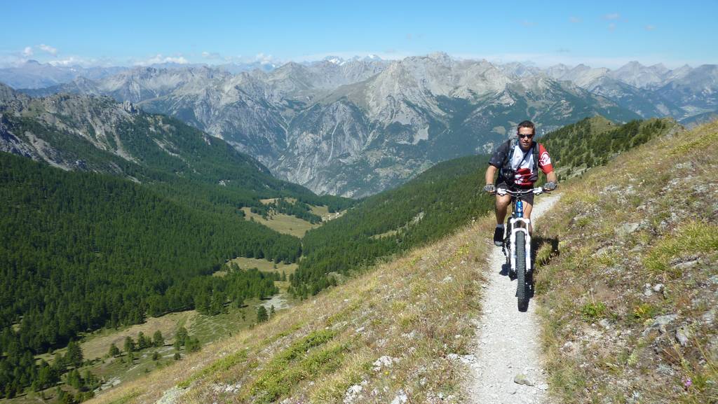 Cretes de Chambrettes : les grands des Ecrins Sud sont en toile de fond