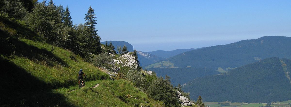 #1 Sentier Gobert : On quitte la Combe Chaulange Sentier Gobert : On quitte la Combe Chaulange