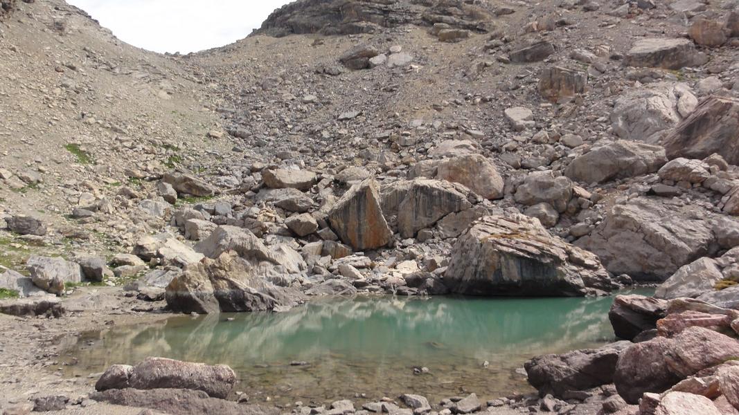 Montée vers la Mortice : Belles couleurs ce fameux lac !