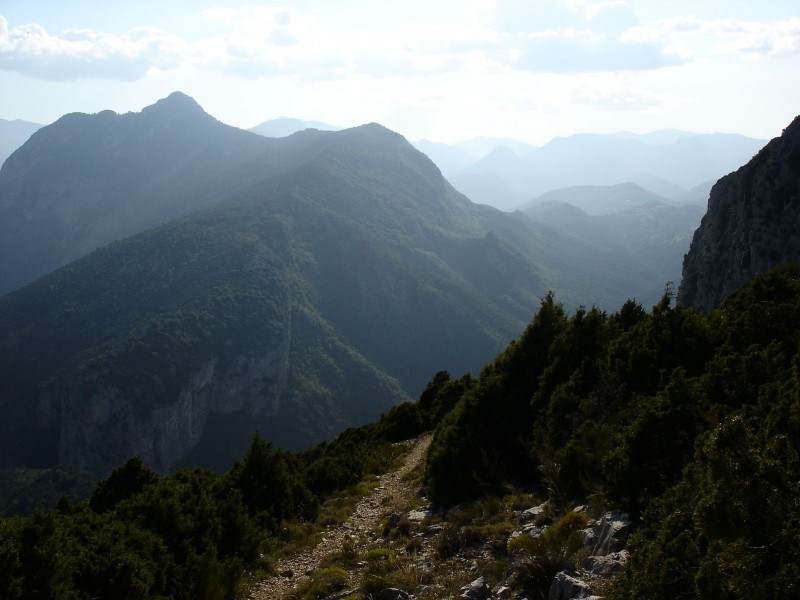 #5 Mont Saint Martin : Descente sur Sigale au-dessus des Gorges du Riolan. Mont Saint Martin : Descente sur Sigale au-dessus des Gorges du Riolan.