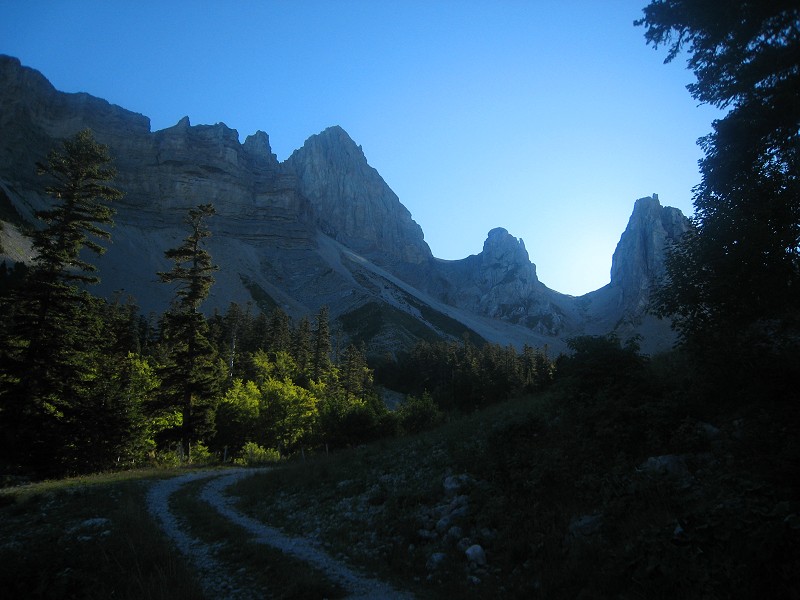 #1 Fin de la piste : Vue sur le col des aiguilles depuis la fin de la piste. Fin de la piste : Vue sur le col des aiguilles depuis la fin de la piste.