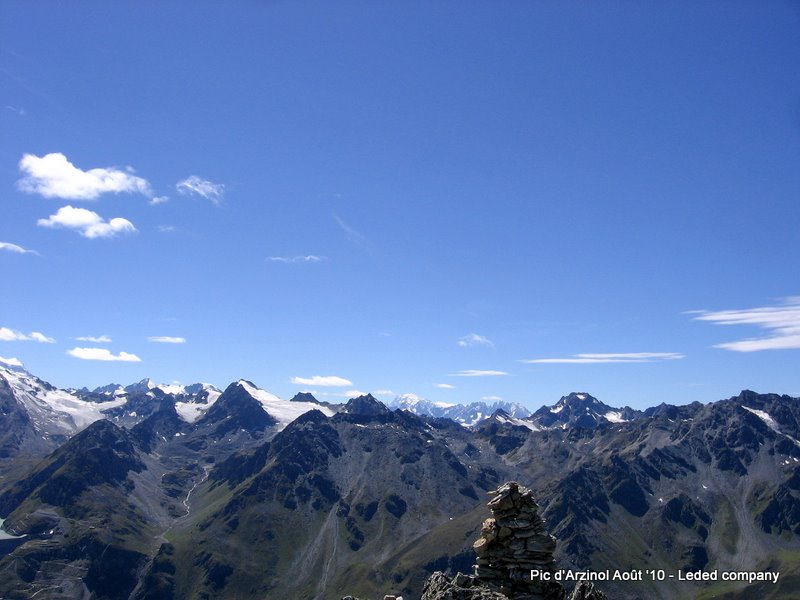 #11 Grdes Jorasses, Mont Blanc : Rosablanche(3336m) et Grand Combin(4314m) Grdes Jorasses, Mont Blanc : Rosablanche(3336m) et Grand Combin(4314m)