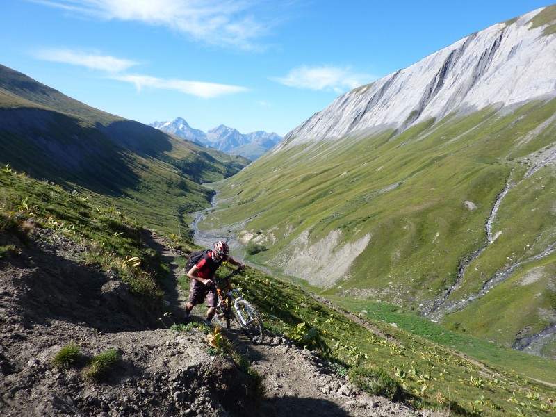 #1 Ruisseau de la Valette : Le sentier retravaillé qui passe plutôt pas mal sur le vélo (gros mollets et technique de passage d Ruisseau de la Valette : Le sentier retravaillé qui passe plutôt pas mal sur le vélo (gros mollets et technique de passage d'épingles recommandé)